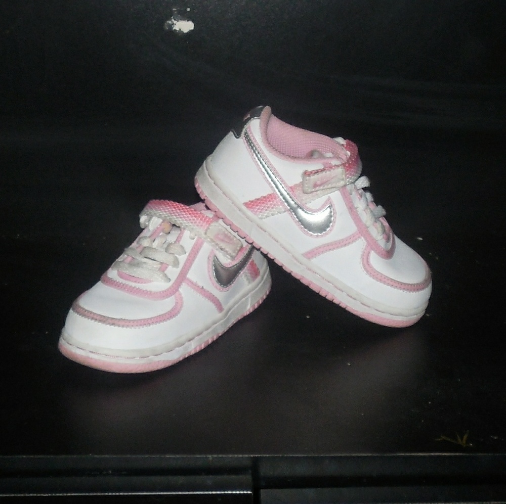 Nike girls sneakers size 8